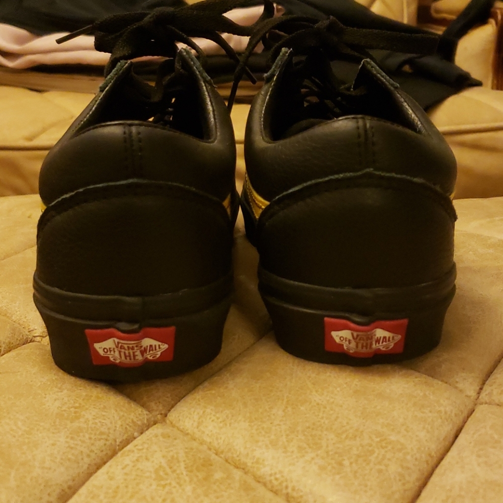 VANS - Picture 3 of 6